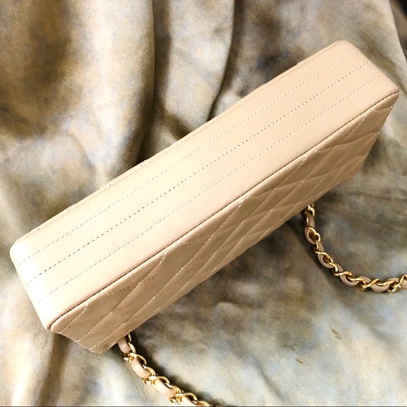 ❗️SOLD💛HOST PICK!💥CHANEL Vintage Quilted CC Bag - Picture 8 of 16